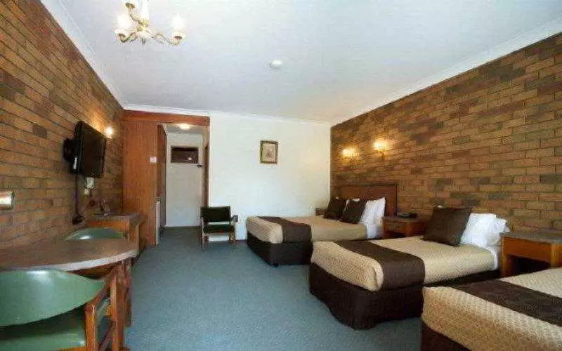 Отель Golden Grain Motor Inn