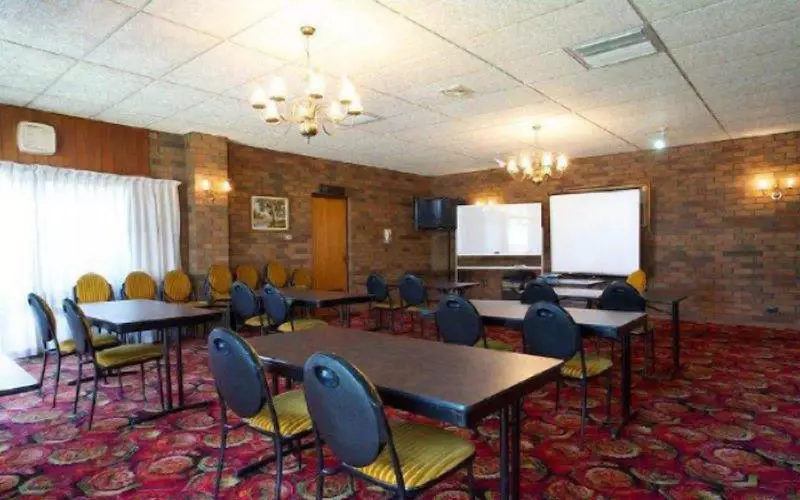 Отель Golden Grain Motor Inn