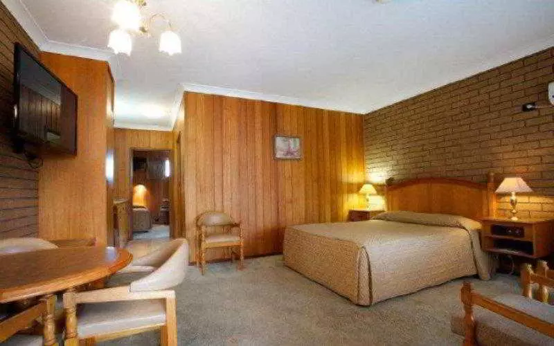 Отель Golden Grain Motor Inn