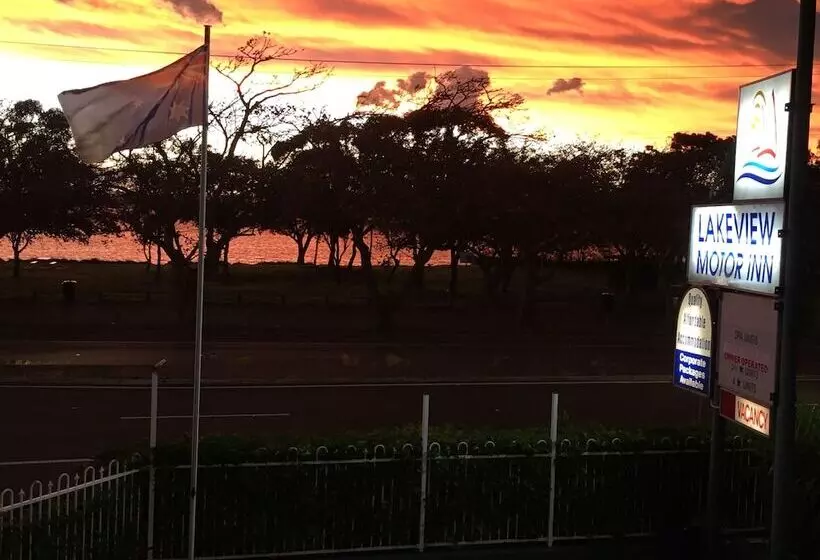בית מלון כפרי Lakeview Motor Inn