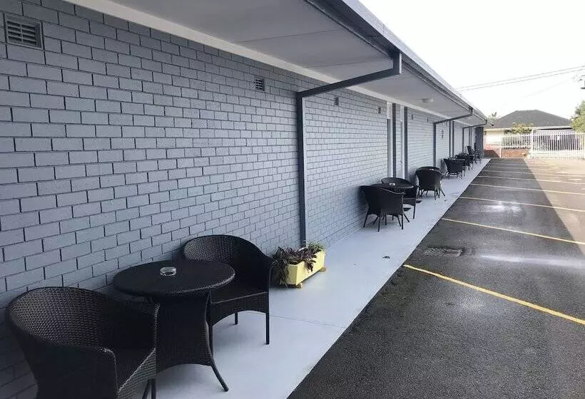 בית מלון כפרי Lakeview Motor Inn