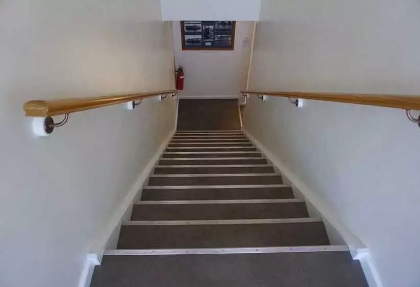 בית מלון כפרי Lakeview Motor Inn