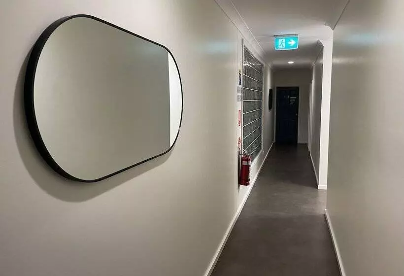 בית מלון כפרי Lakeview Motor Inn