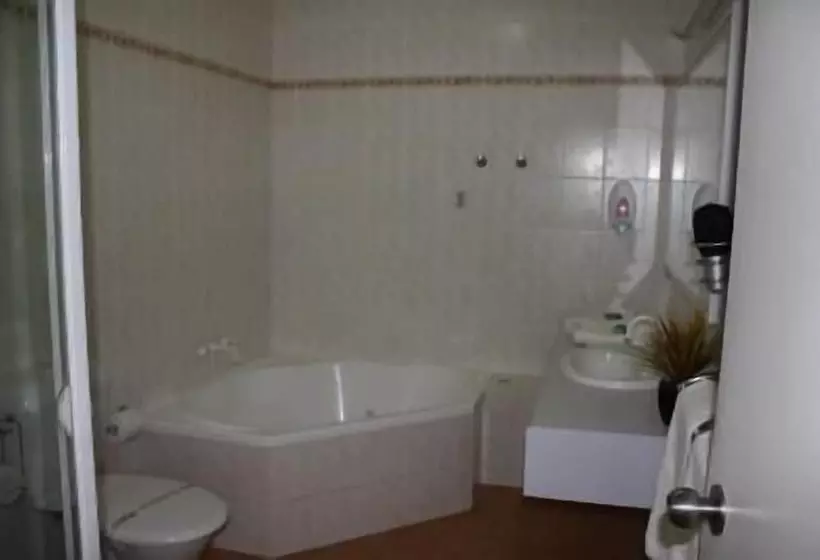 בית מלון כפרי Lakeview Motor Inn