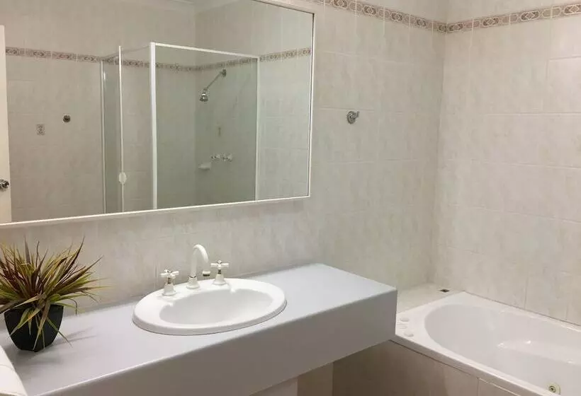 בית מלון כפרי Lakeview Motor Inn