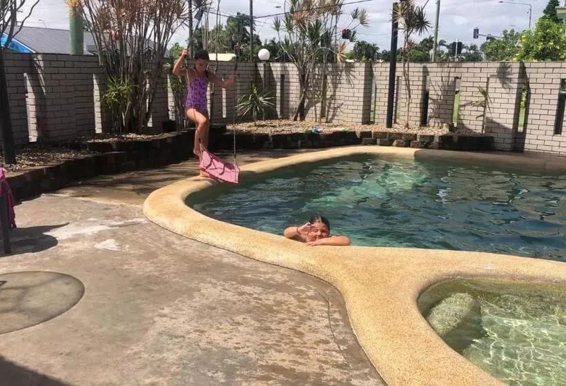 Отель Mackay Motor Inn