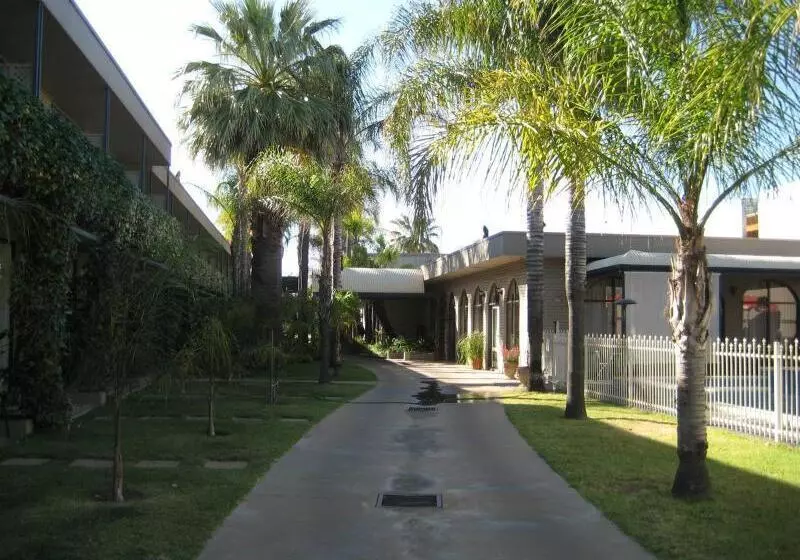 בית מלון כפרי Sandors Motor Inn