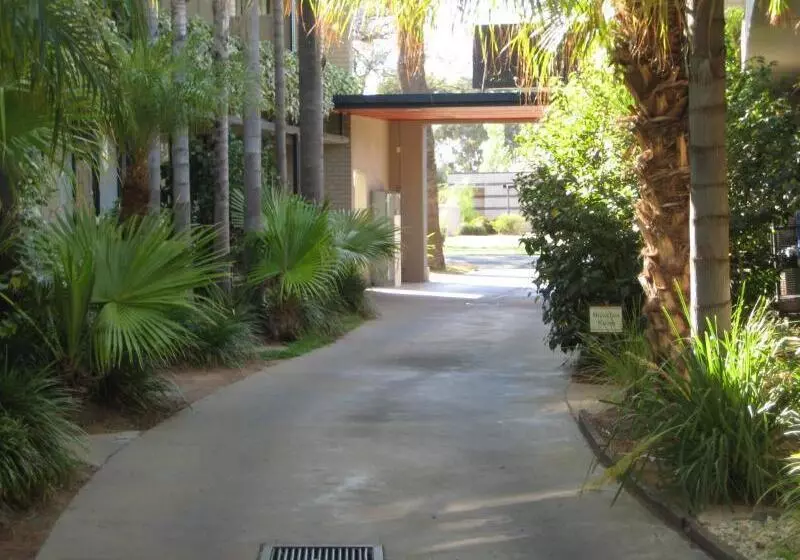 בית מלון כפרי Sandors Motor Inn