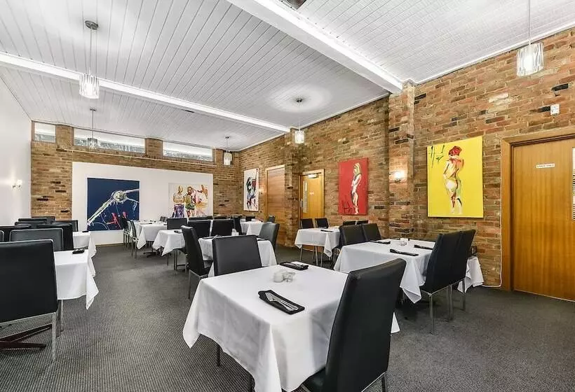 호텔 William Macintosh Motor Lodge