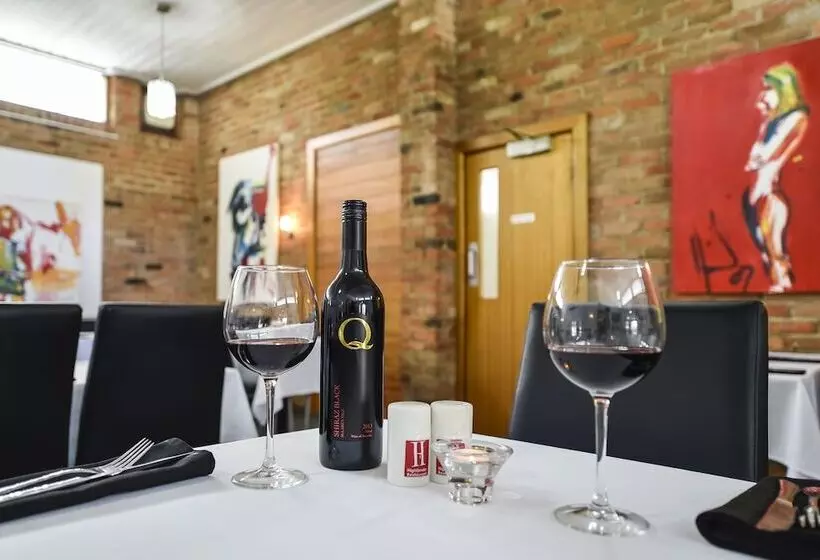 호텔 William Macintosh Motor Lodge