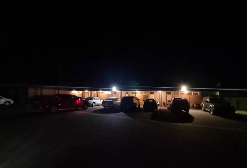 فندق على الطريق Cottonwood Motor Inn