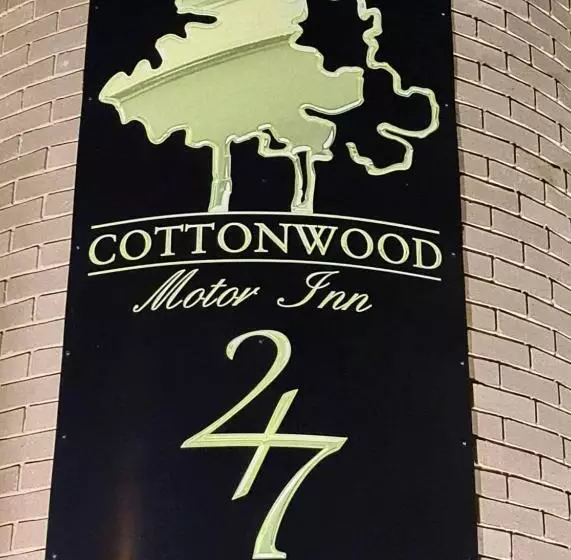 فندق على الطريق Cottonwood Motor Inn