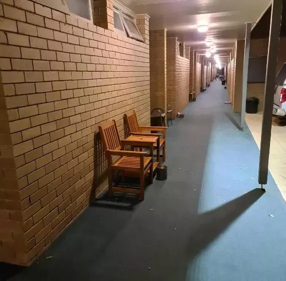 فندق على الطريق Cottonwood Motor Inn