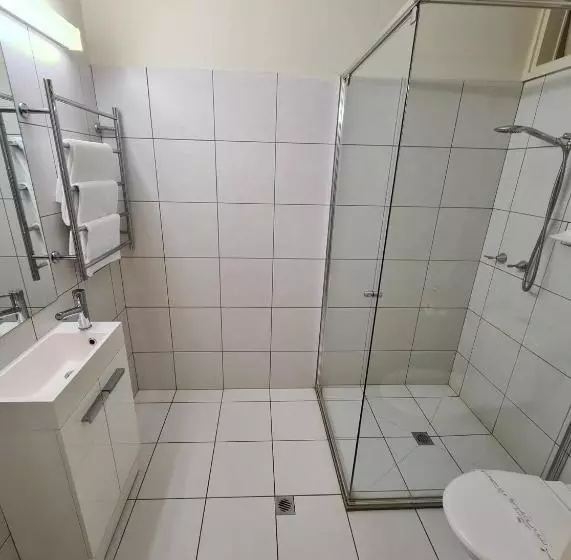 فندق على الطريق Cottonwood Motor Inn