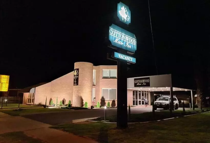 فندق على الطريق Cottonwood Motor Inn