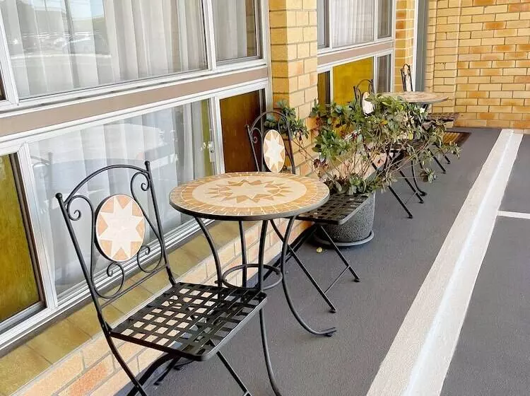 Squatters Homestead Motel