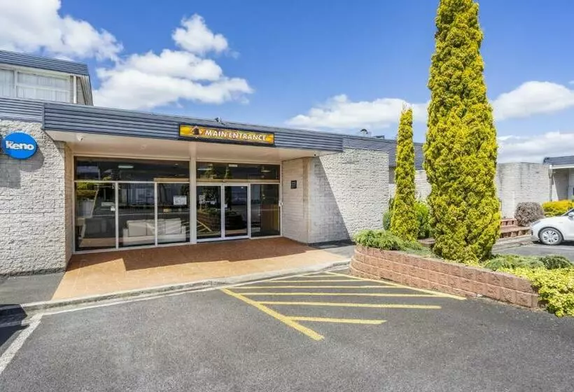 Top Of The Town Hotel Motel