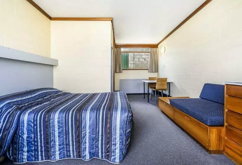 Top Of The Town Hotel Motel