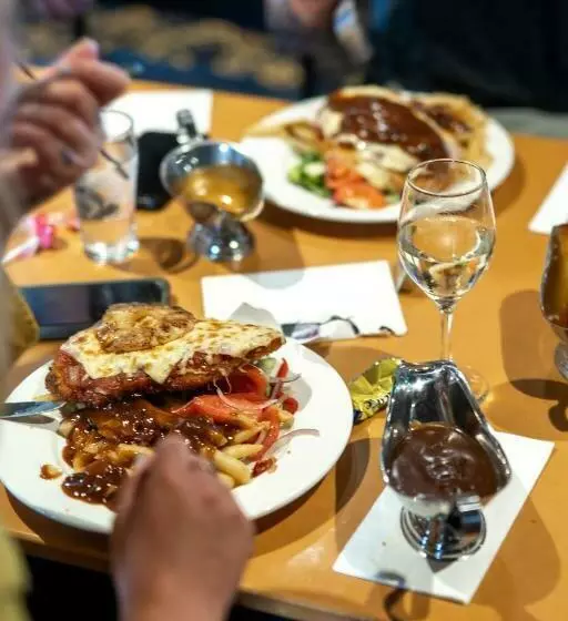 Top Of The Town Hotel Motel