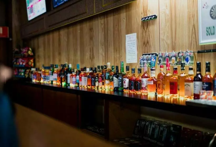 Top Of The Town Hotel Motel