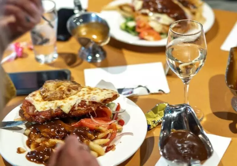 Top Of The Town Hotel Motel