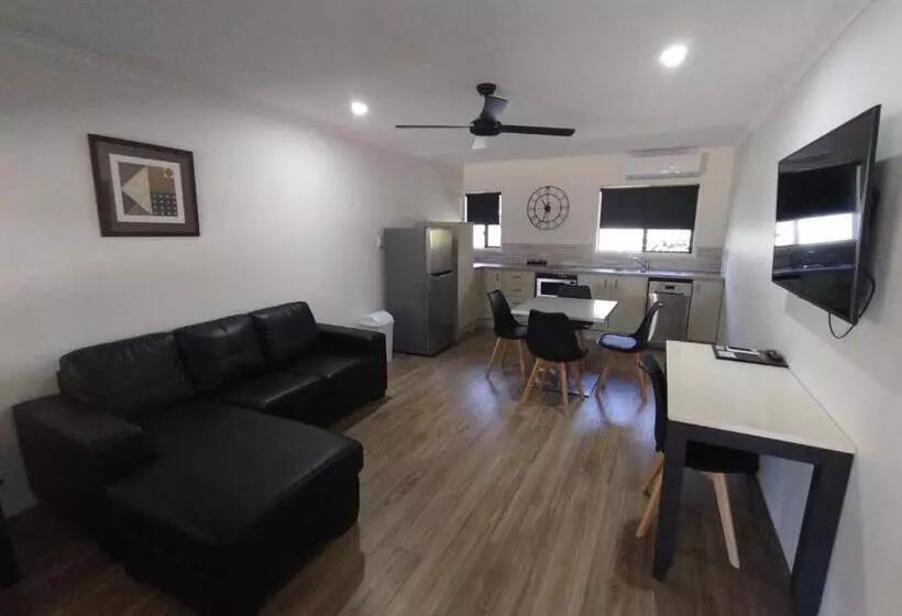 Cascade Motel In Townsville