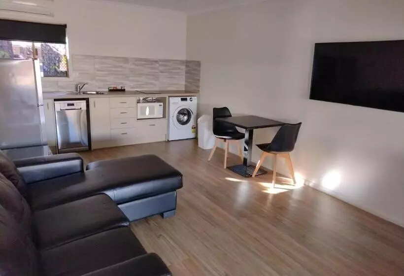 Cascade Motel In Townsville