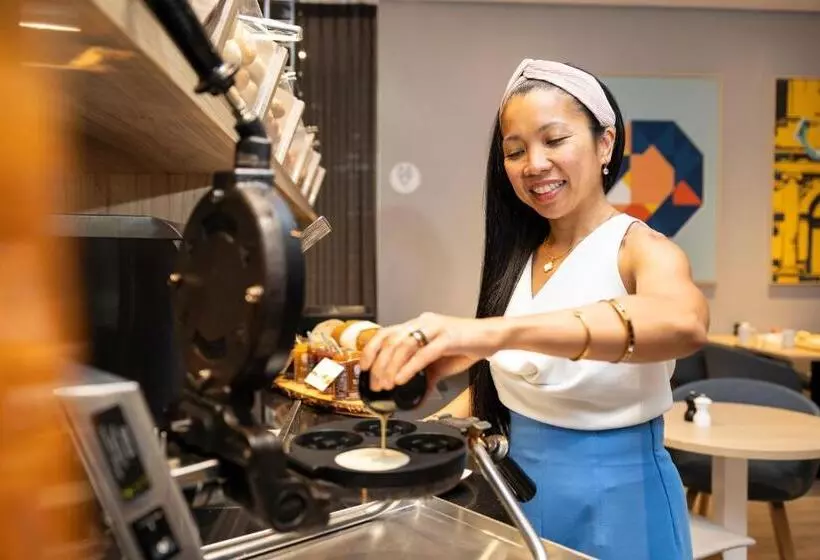 Holiday Inn Express Antwerp - City Centre, an IHG Hotel