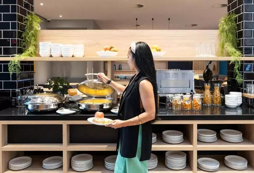 Holiday Inn Express Antwerp - City Centre, an IHG Hotel