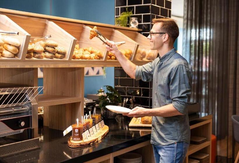 Holiday Inn Express Antwerp - City Centre, an IHG Hotel