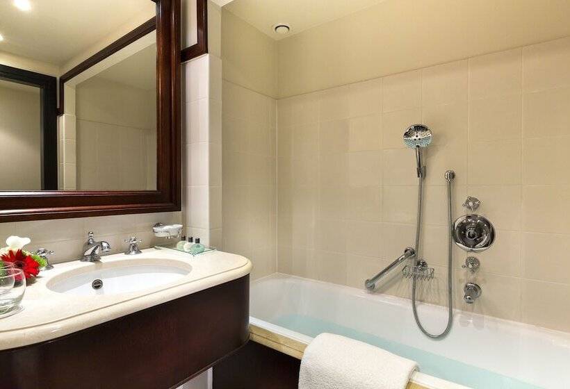 هتل Barsey By Warwick