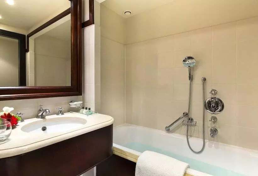 هتل Barsey By Warwick