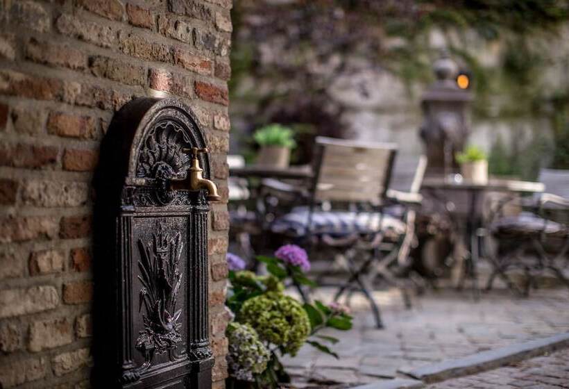 Boutique Hotel De Castillion Small Elegant Family