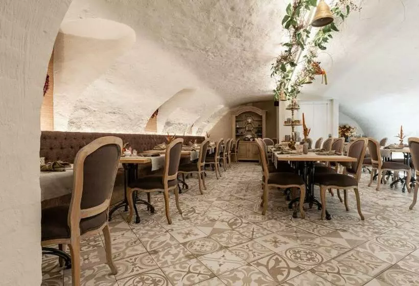 Boutique Hotel De Castillion Small Elegant Family