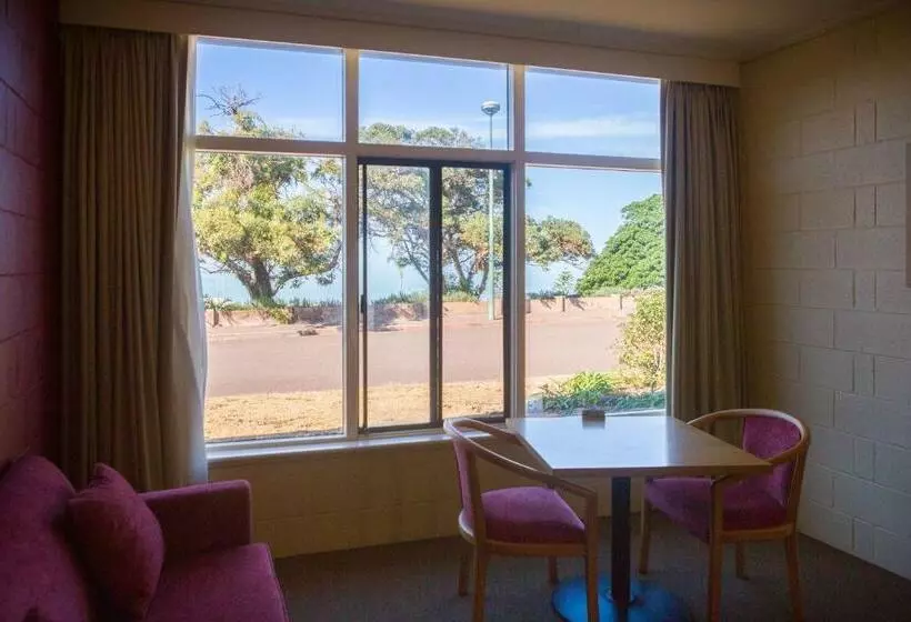 Отель Foreshore Motor Inn