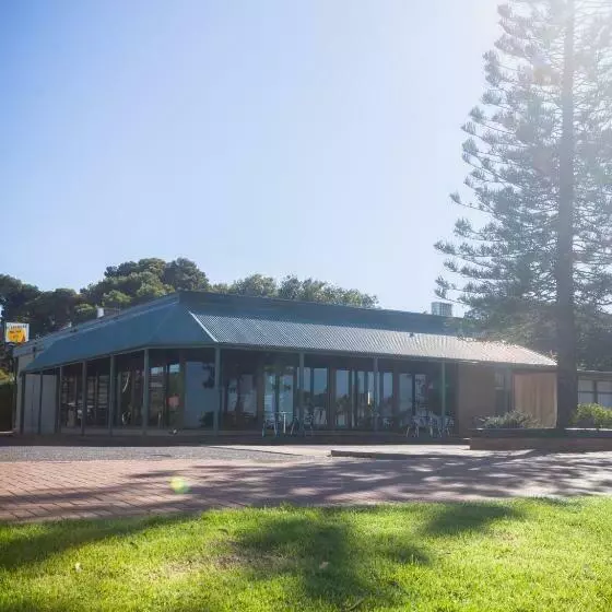 Отель Foreshore Motor Inn