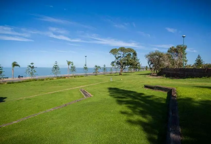 Отель Foreshore Motor Inn