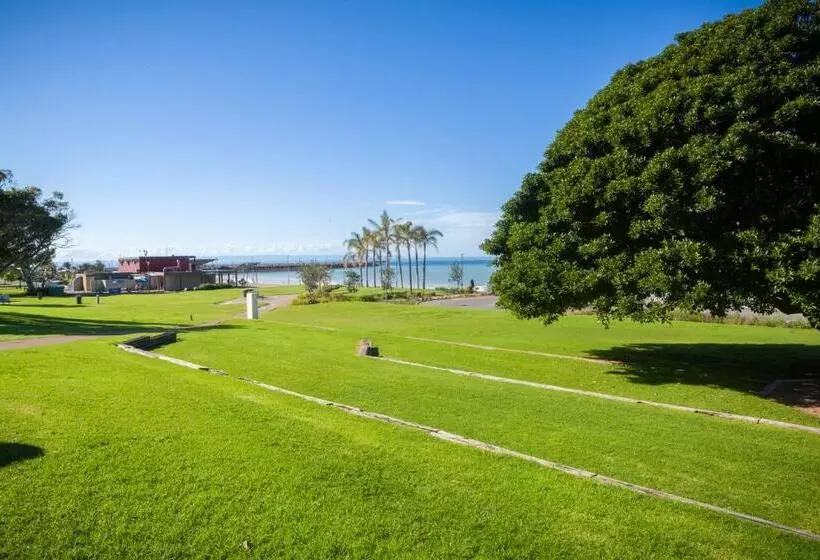 Отель Foreshore Motor Inn