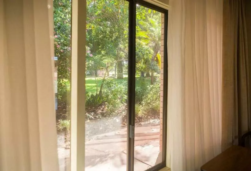 Отель Foreshore Motor Inn