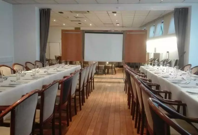 בית מלון כפרי Golden Anchor