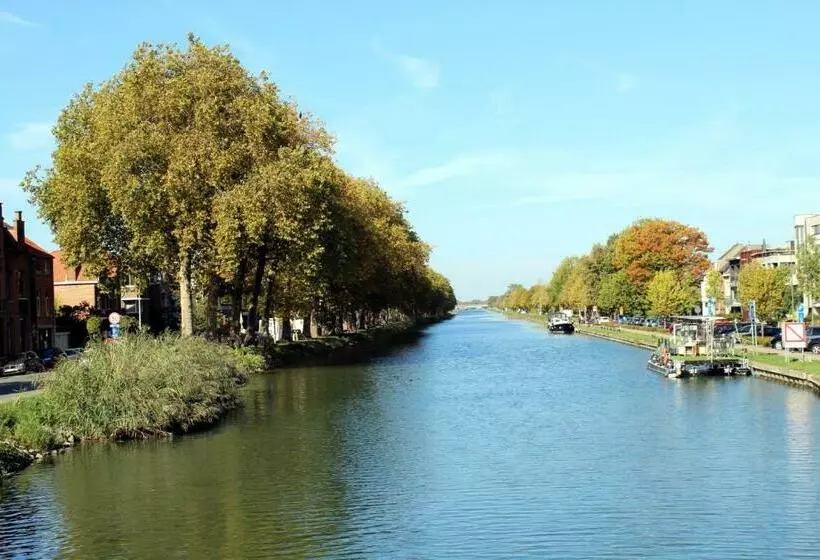 בית מלון כפרי Golden Anchor