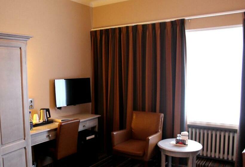 هتل Golden Anchor