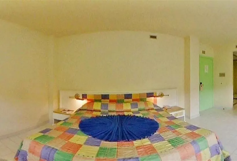 호텔 Grand Royal Antiguan Beach Resort