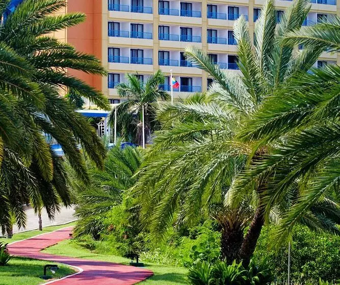 호텔 Grand Royal Antiguan Beach Resort