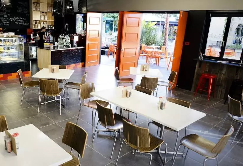 Отель Madison Plaza Townsville