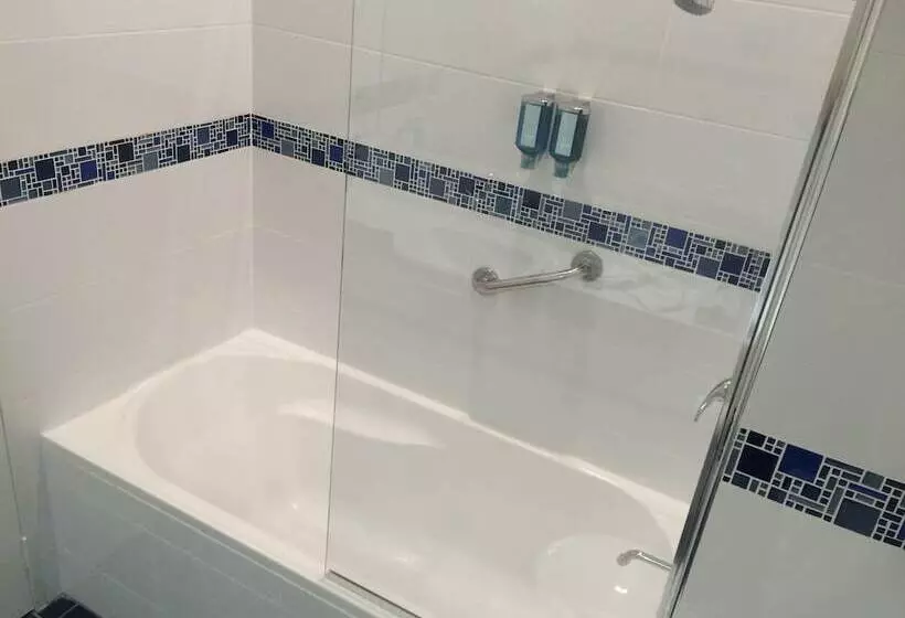 Отель Madison Plaza Townsville