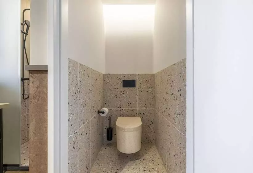 ホテル The Usual Brussels