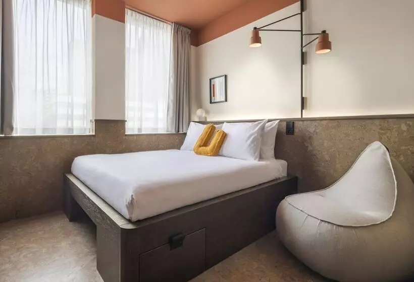 ホテル The Usual Brussels