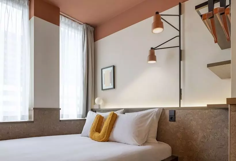 ホテル The Usual Brussels