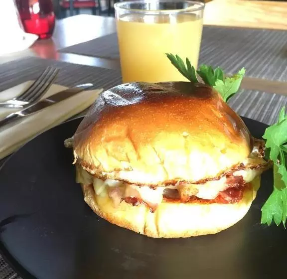 Hotel Quality Inn Carriage House